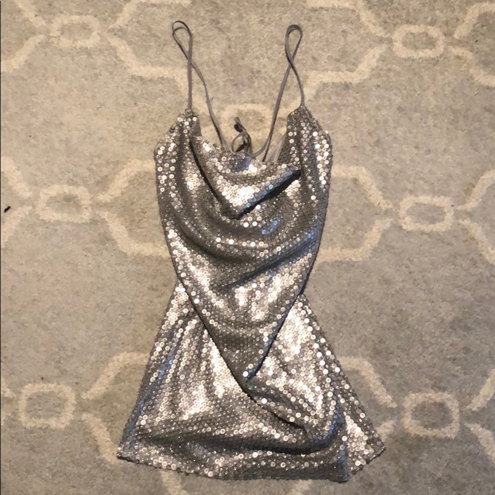 I’m selling this PARIS HILTON inspired dress!